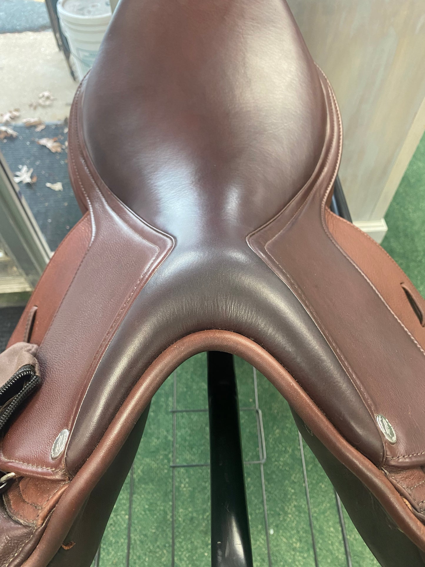 Remy Pro Jump Saddle 17.5"