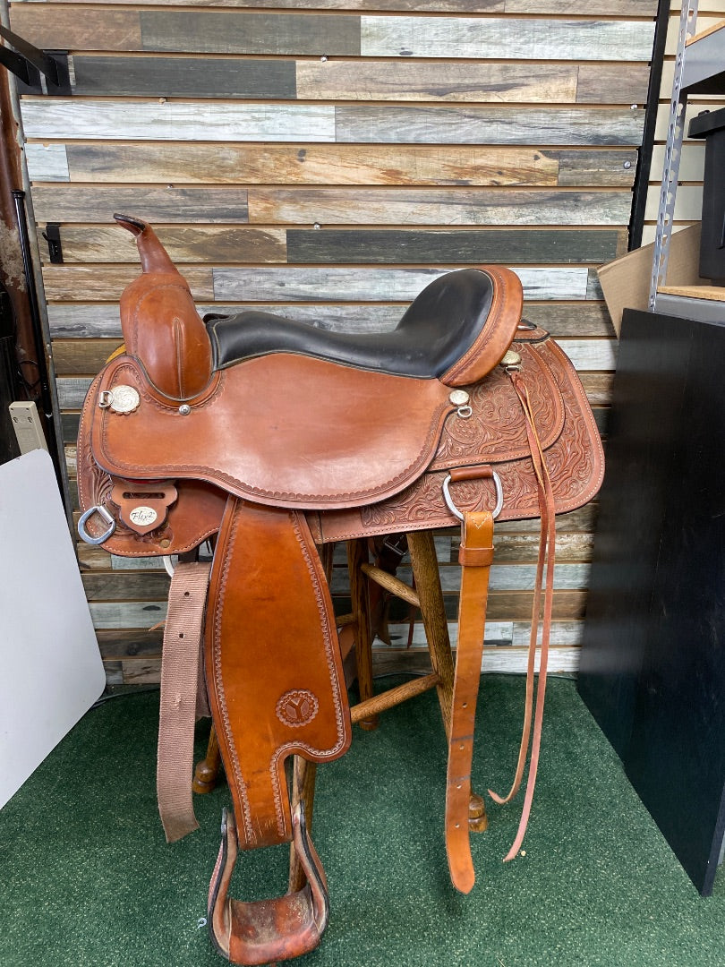 USED Circle Y Trail Flex 2 Saddle 17"