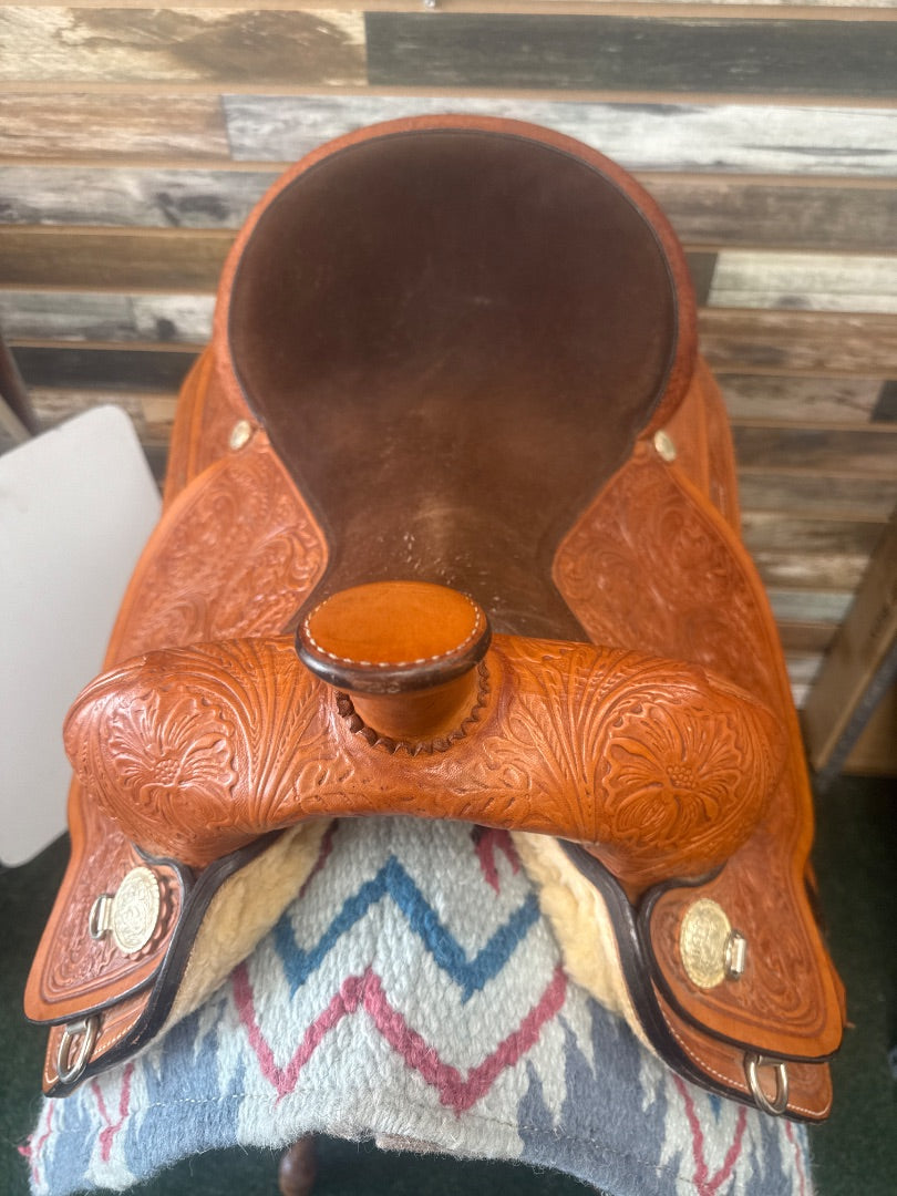 USED 17" High Horse Circle Y Park & Trail Saddle Wide Tree