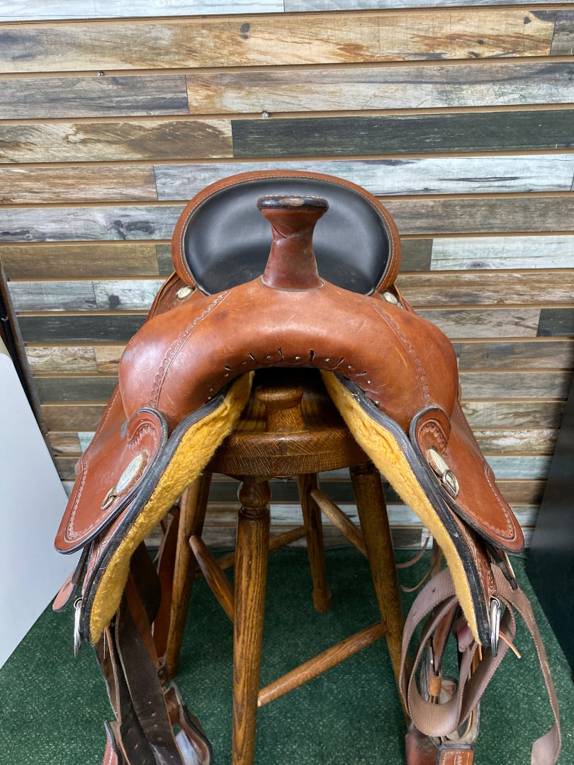 USED Circle Y Trail Flex 2 Saddle 17"