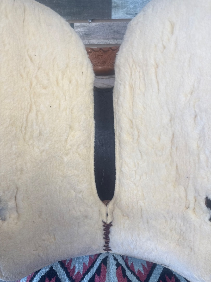 USED 17" High Horse Circle Y Park & Trail Saddle Wide Tree