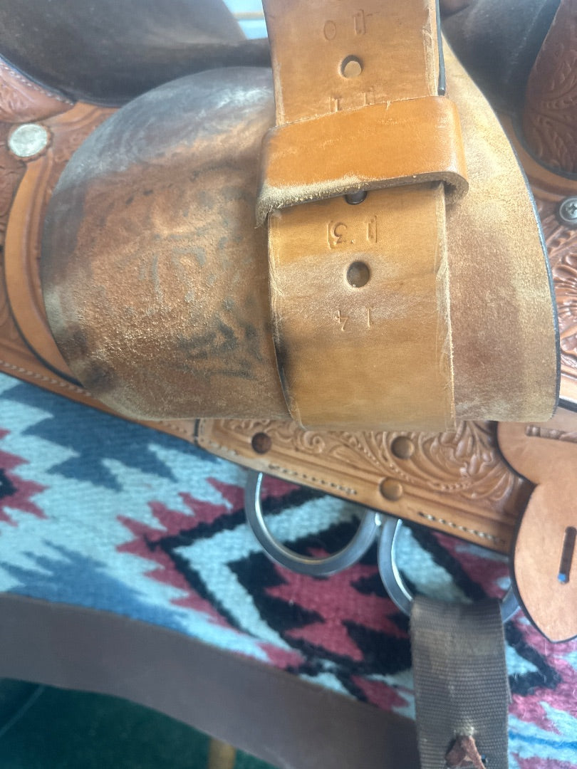 USED 17" High Horse Circle Y Park & Trail Saddle Wide Tree