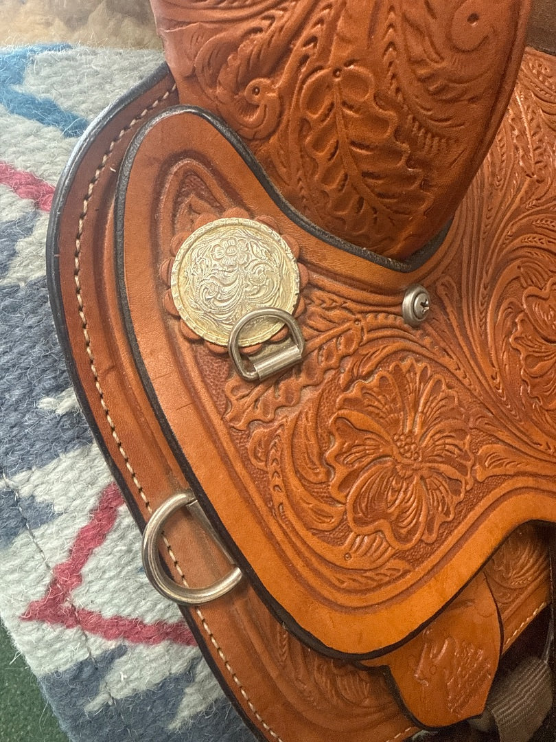 USED 17" High Horse Circle Y Park & Trail Saddle Wide Tree
