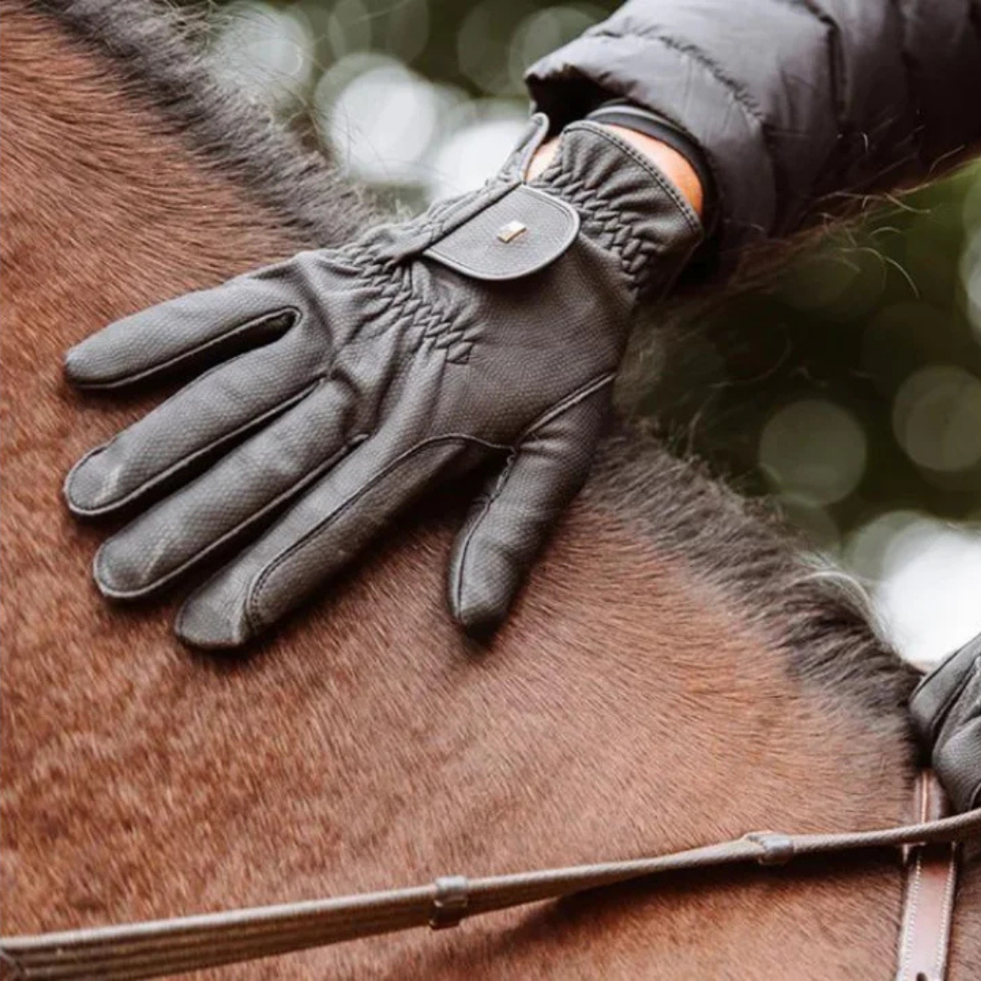 Ladies English Riding gloves โ Golden Horseshoe Equestrian