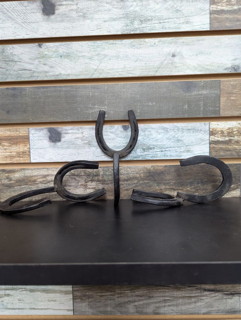 USED  Hanging Horseshoe Rack Set  Black