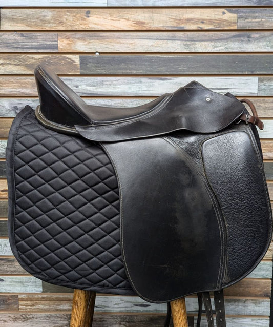 USED Ansur Saddlery Treeless Dressage Saddle 16” Black