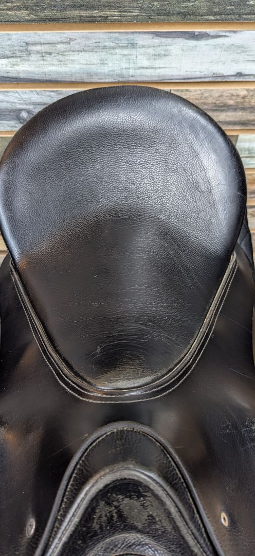 USED Ansur Saddlery Treeless Dressage Saddle 16” Black