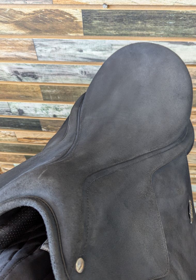 USED Wintec Pro Dressage Saddle 18" Black