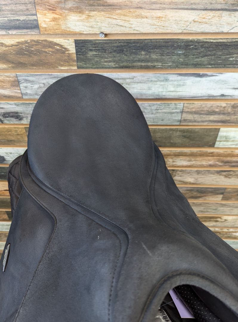 USED Wintec Pro Dressage Saddle 18" Black