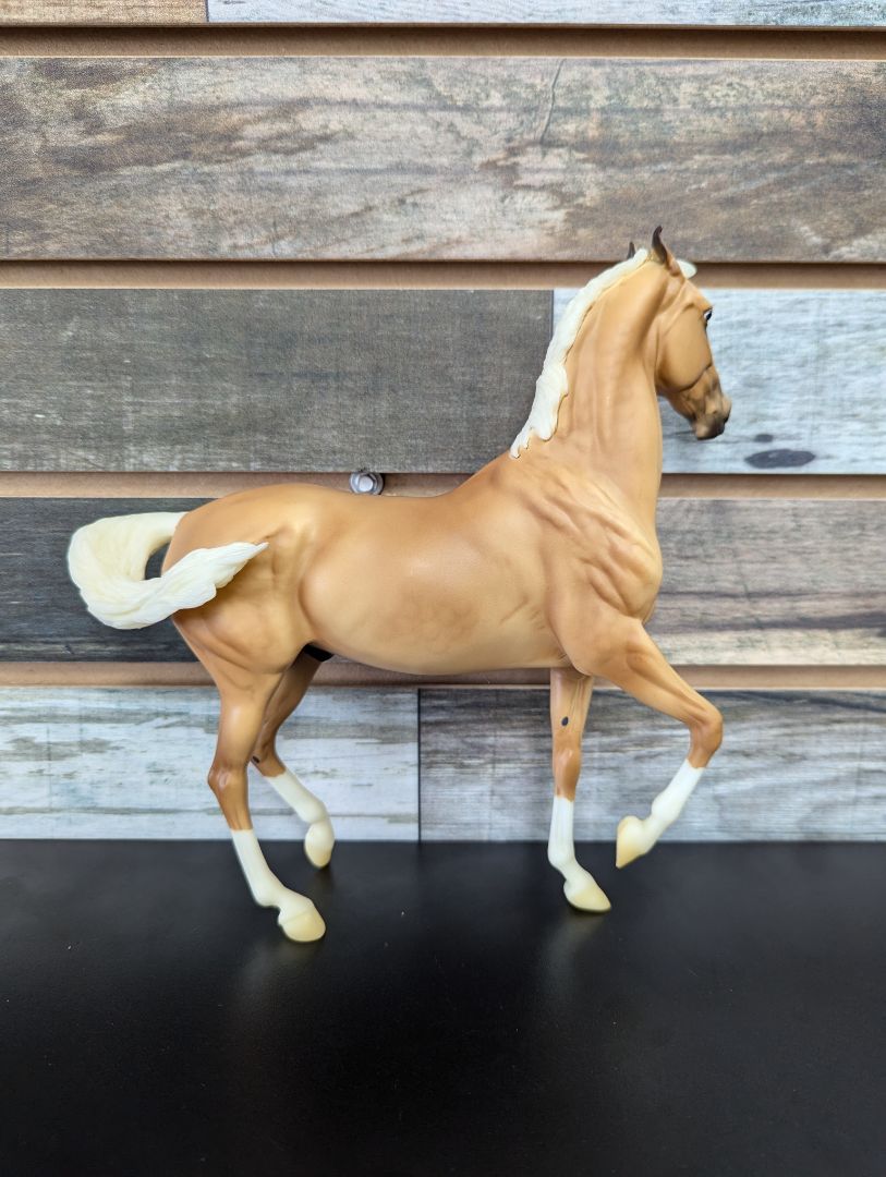 USED Breyer Palomino Marwari #1495 Traditional
