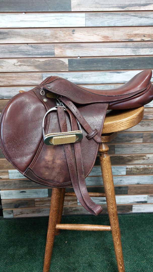 USED M. Toulouse English Saddle With Irons/Leathers 18 Dark Oil