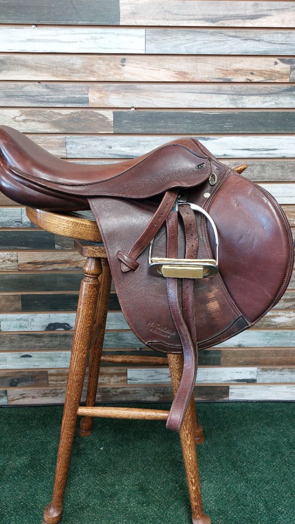 USED M. Toulouse English Saddle With Irons/Leathers 18 Dark Oil