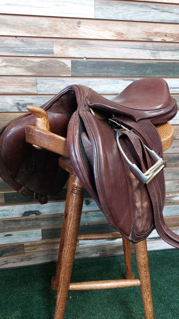 USED M. Toulouse English Saddle With Irons/Leathers 18 Dark Oil