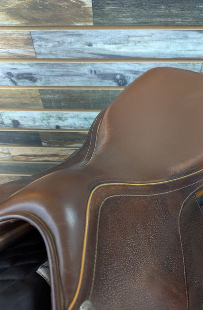 USED Dover Circuit Saddle 18" Chestnut