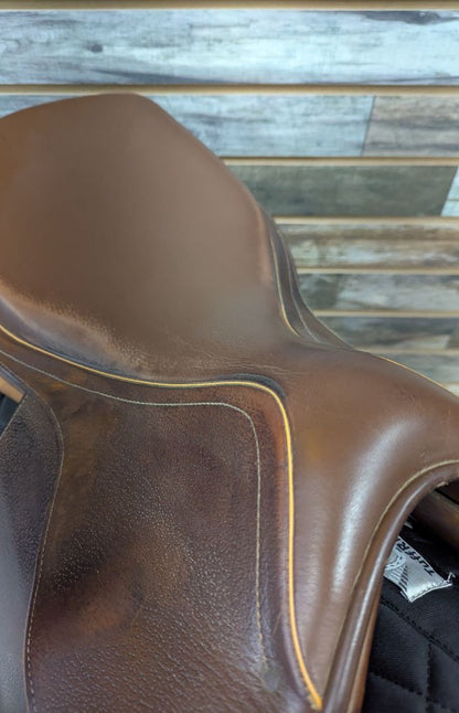 USED Dover Circuit Saddle 18" Chestnut
