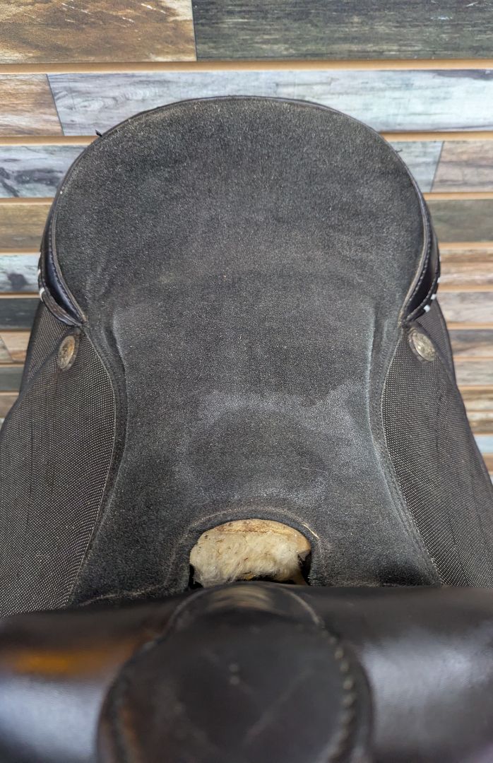 USED Synthetic Gaited Trail Saddle 16 1/2" Black