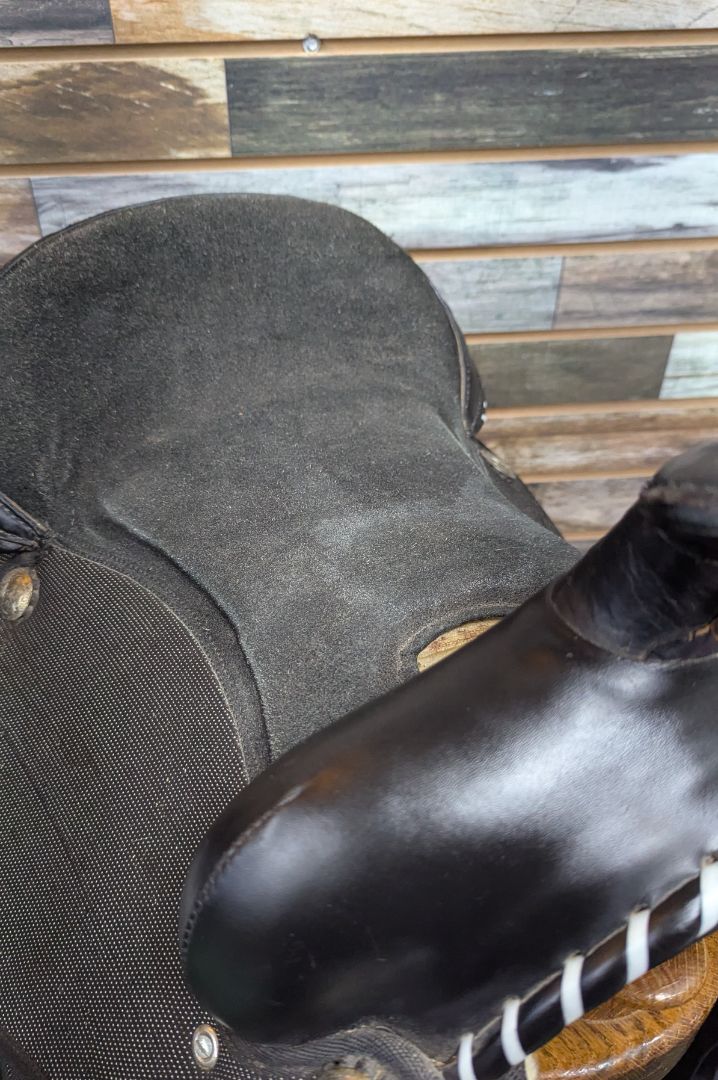 USED Synthetic Gaited Trail Saddle 16 1/2" Black