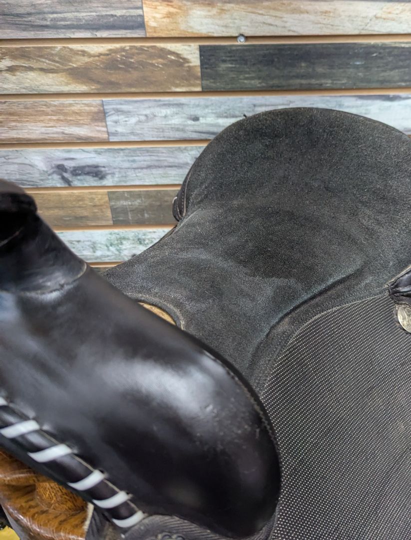 USED Synthetic Gaited Trail Saddle 16 1/2" Black