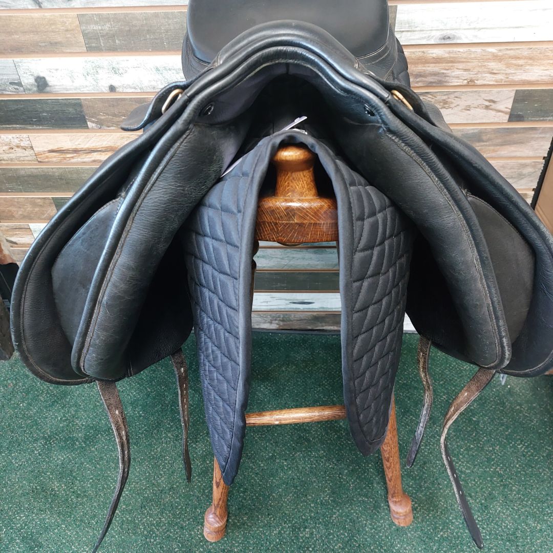 USED Collegiate Dressage Saddle 17” Black