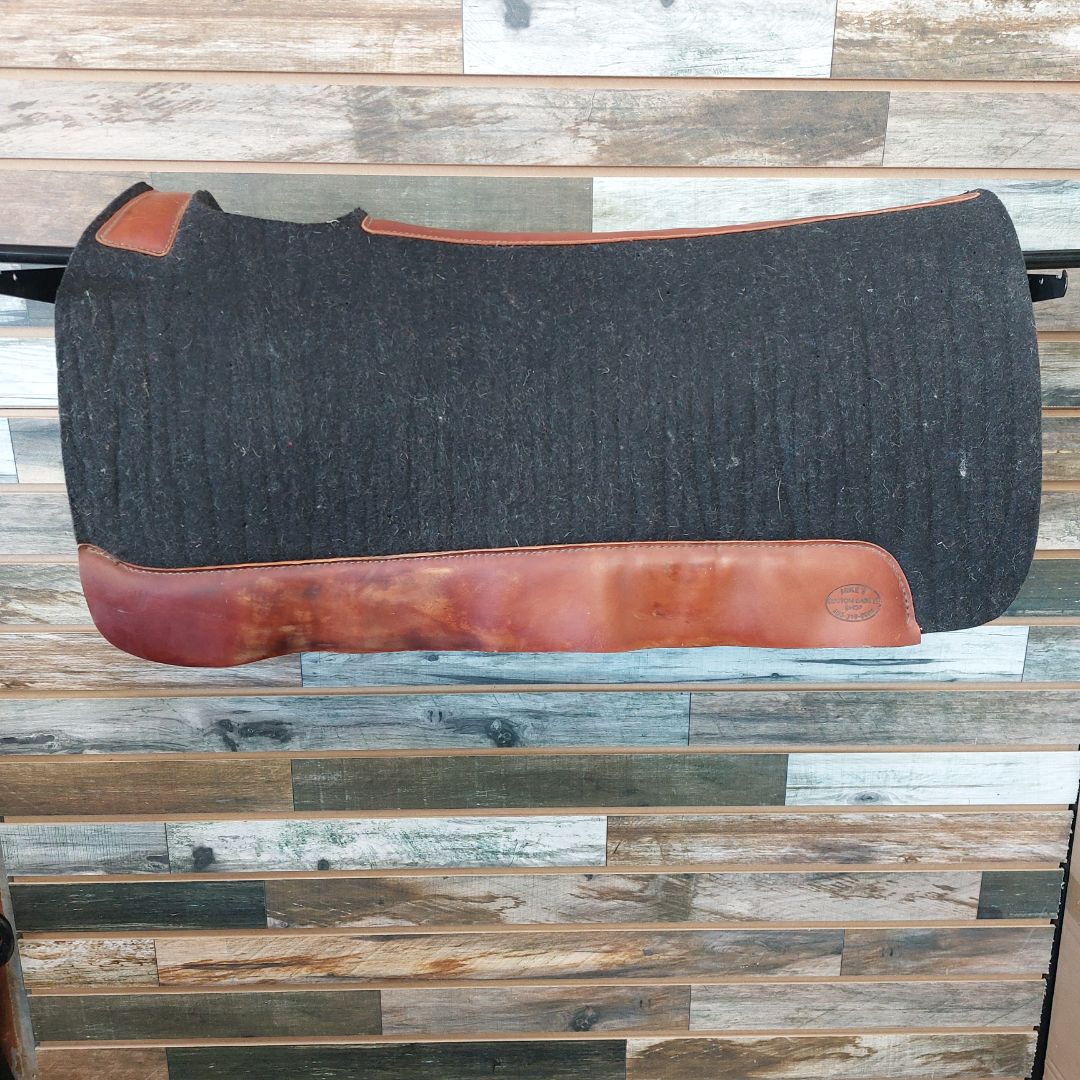 USED Mike’s Custom Saddle Shop Western Saddle Pad 32 x 34” Black