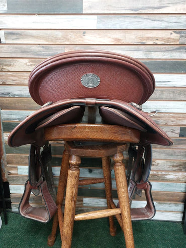 USED Schleese Saddlery All Around Western Saddle 16” Chesnut