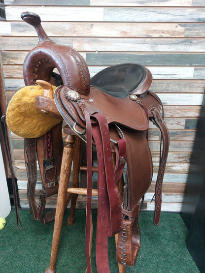 USED Circle C Western Trail Saddle 17” Brown