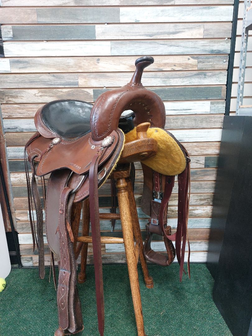 USED Circle C Western Trail Saddle 17” Brown