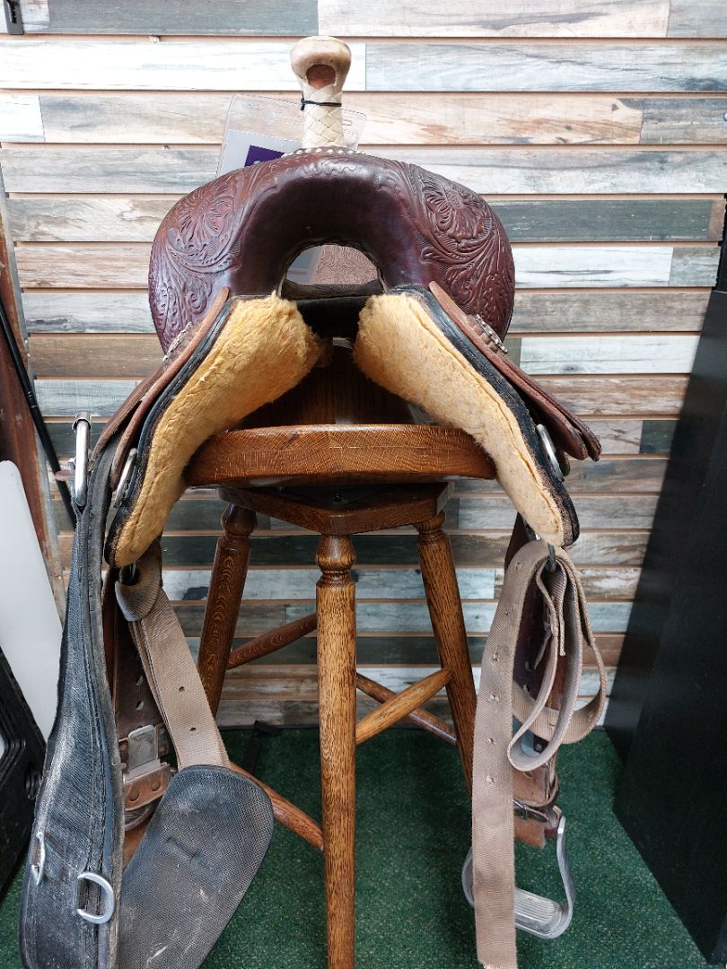 USED High Horse (Circle Y) Eden Barrel Racer 16" Medium Oil