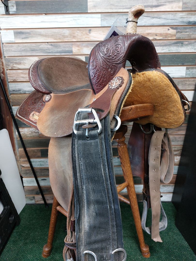 USED High Horse (Circle Y) Eden Barrel Racer 16" Medium Oil