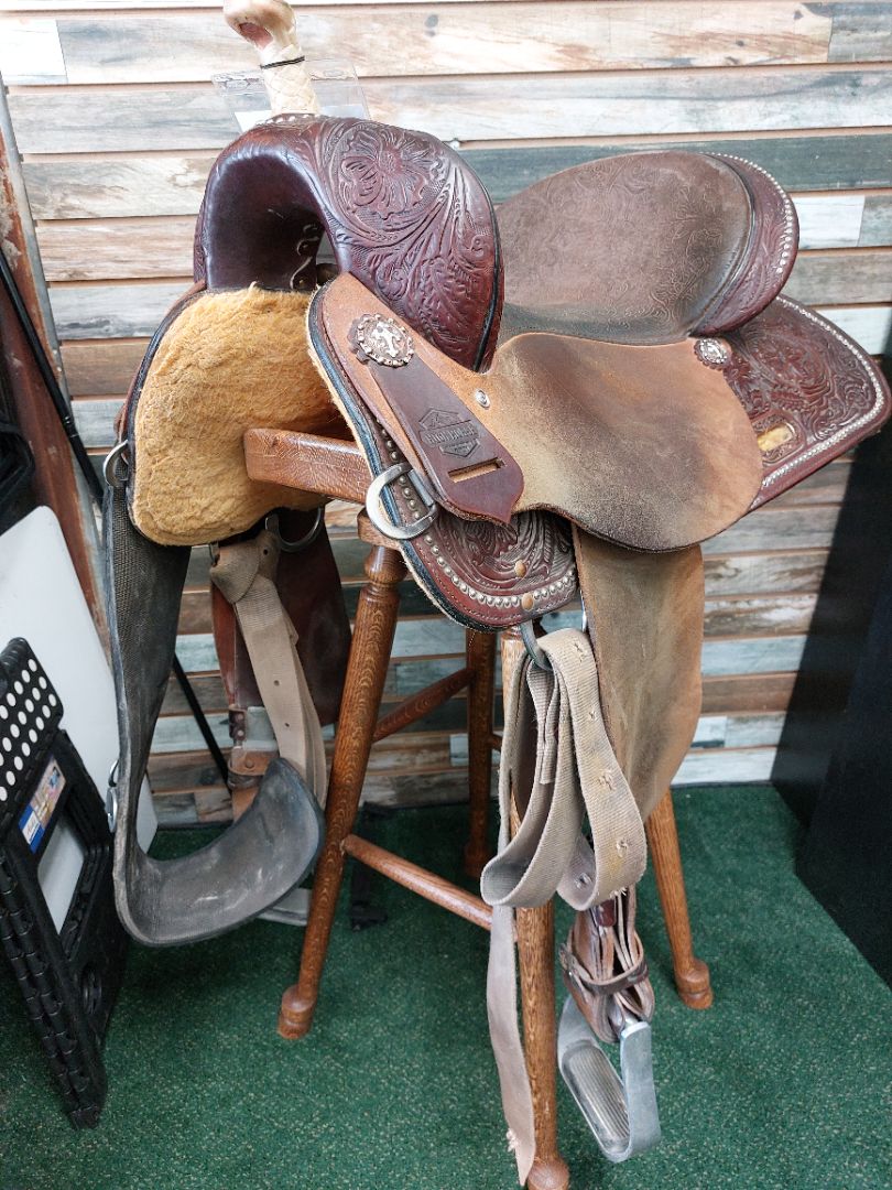 USED High Horse (Circle Y) Eden Barrel Racer 16" Medium Oil
