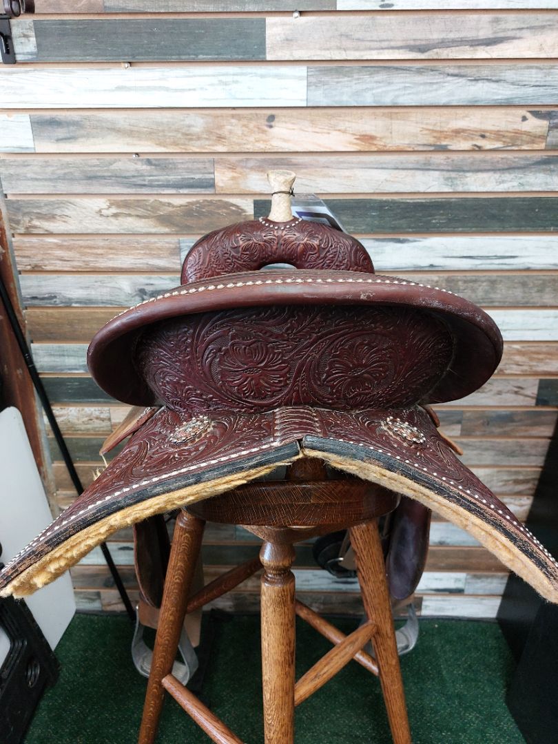 USED High Horse (Circle Y) Eden Barrel Racer 16" Medium Oil