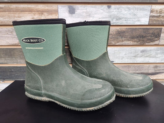 USED Muck Boots Ladies Muck Boots 8-8.5 Green