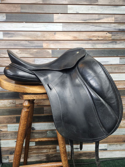 USED Schleese Dressage Saddle 17.5 Black