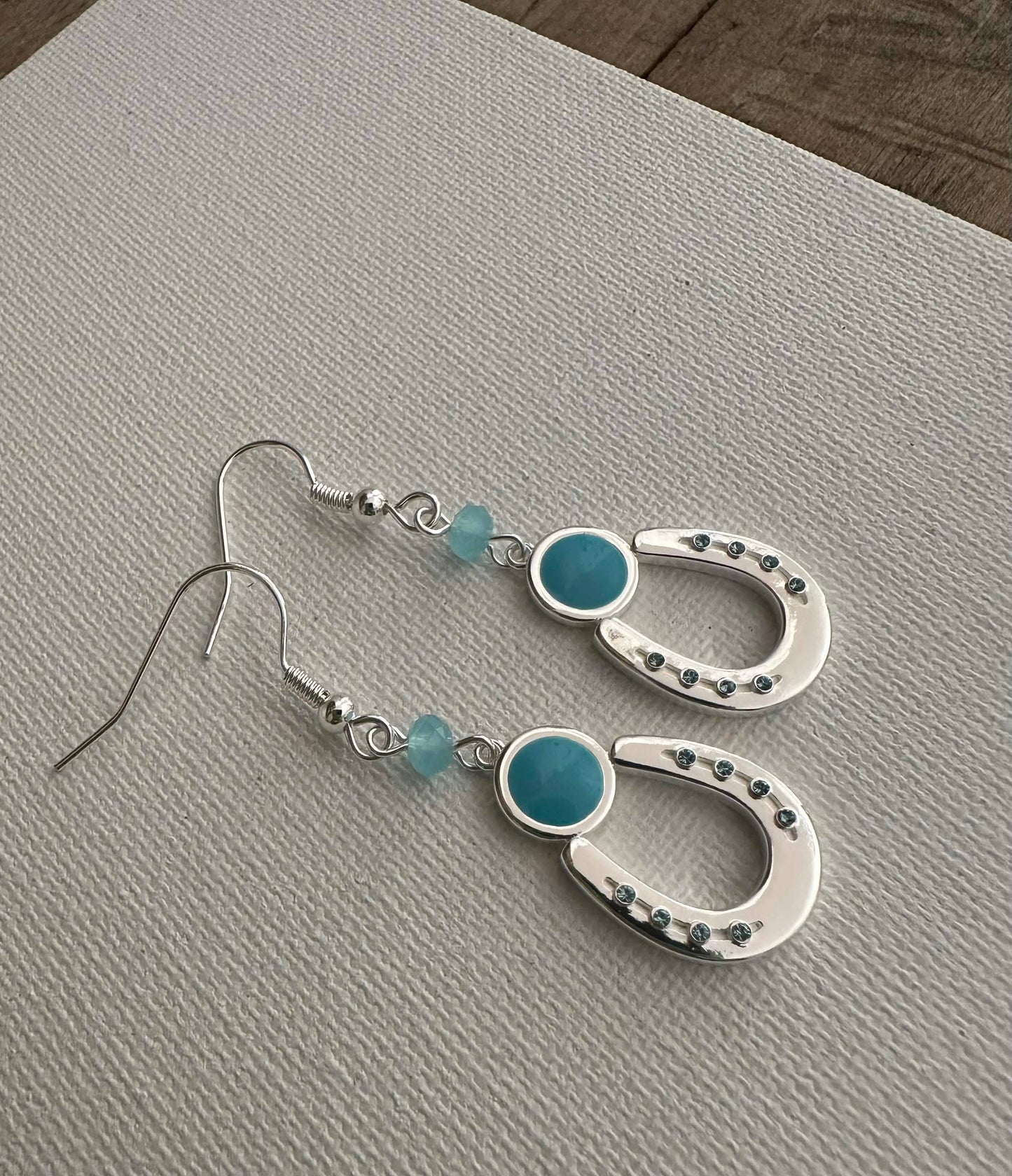 Horseshoe w/aqua bead ER WIRE Jewelry