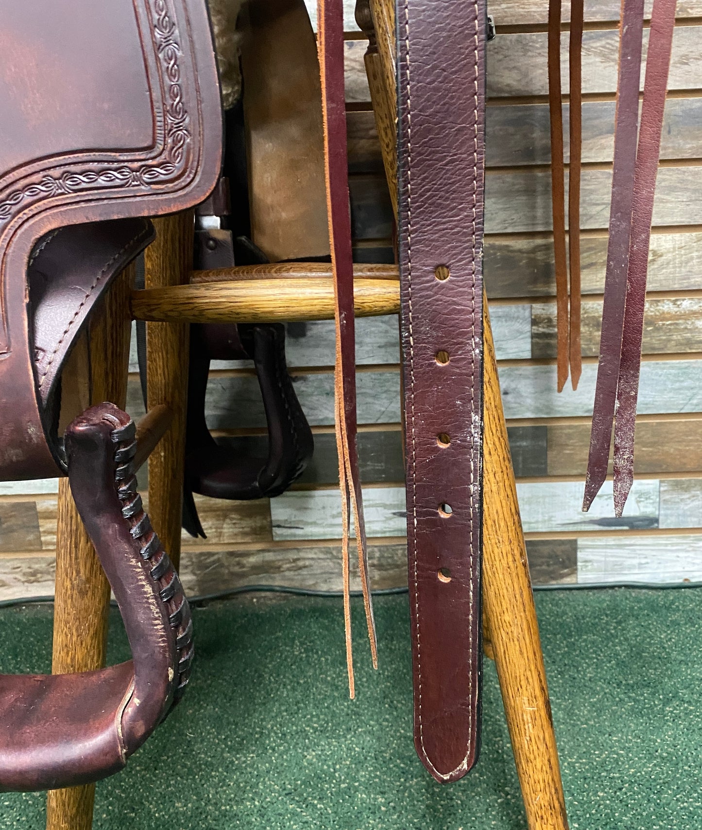 Pre-Owned Hilason Flex Tree Trail Saddle
