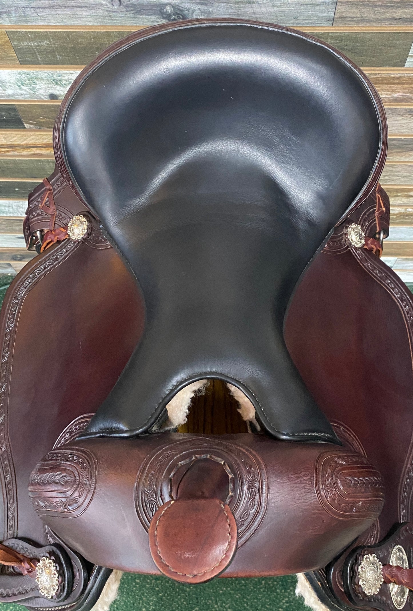 Pre-Owned Hilason Flex Tree Trail Saddle