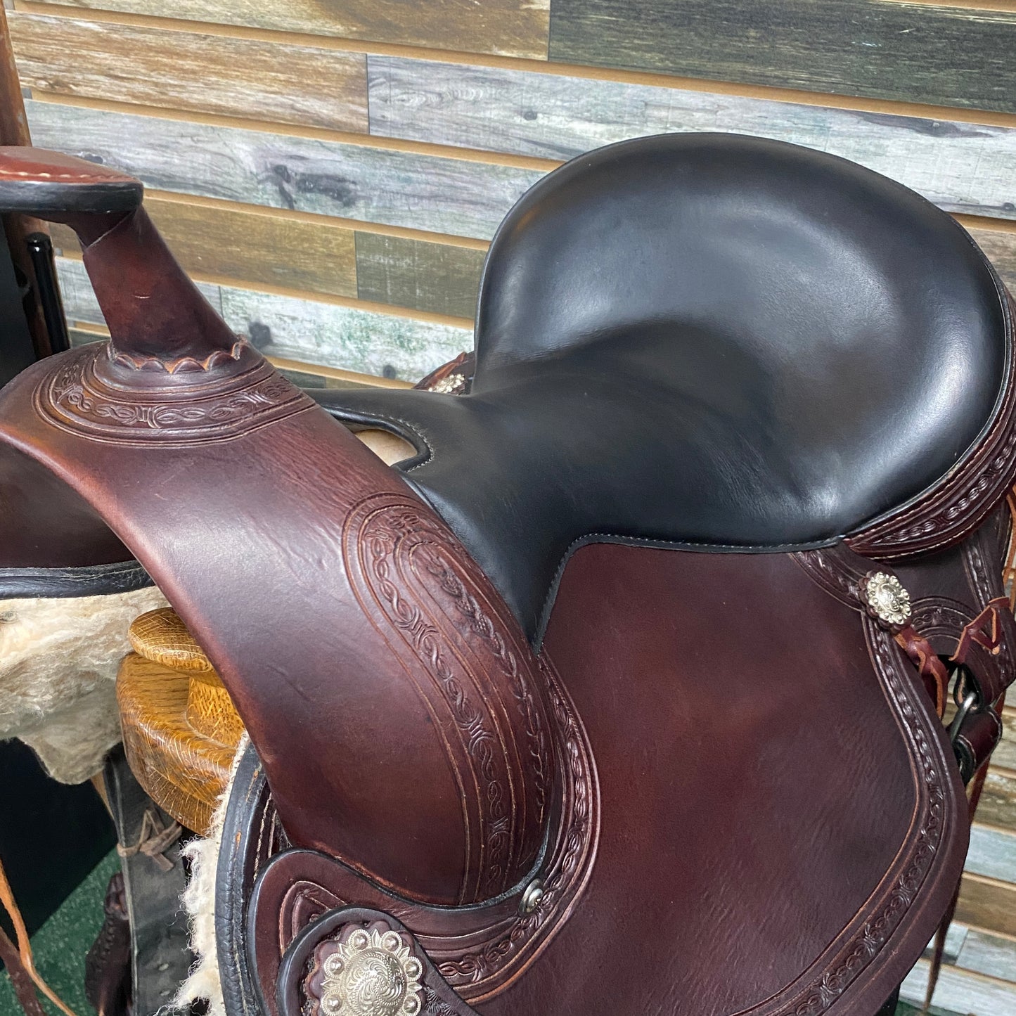 Pre-Owned Hilason Flex Tree Trail Saddle