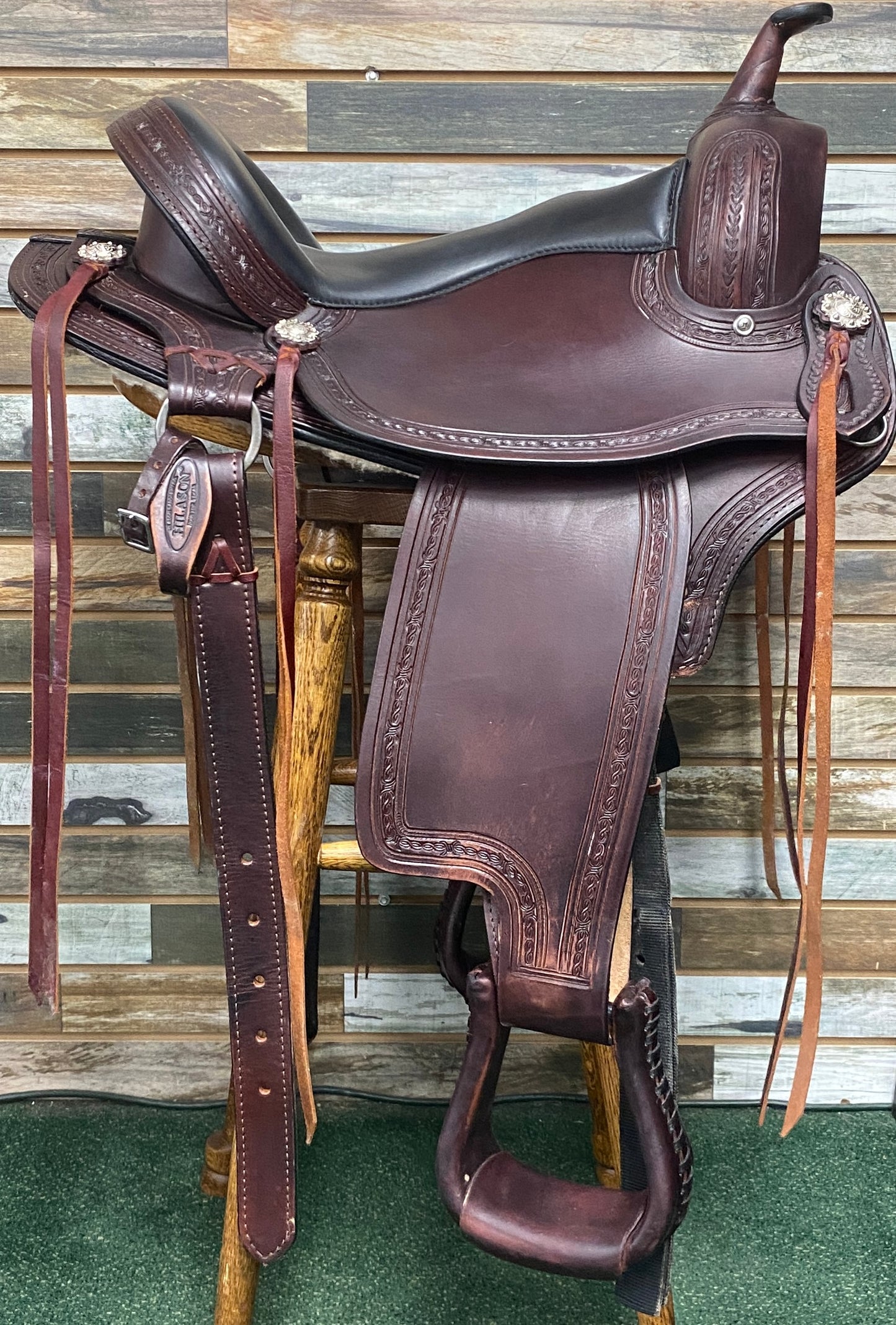 Pre-Owned Hilason Flex Tree Trail Saddle