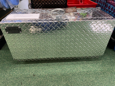 USED Weaver Aluminum Treadplate Show Box 17.5x33x12.5” Aluminum