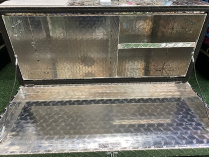 USED Weaver Aluminum Treadplate Show Box 17.5x33x12.5” Aluminum