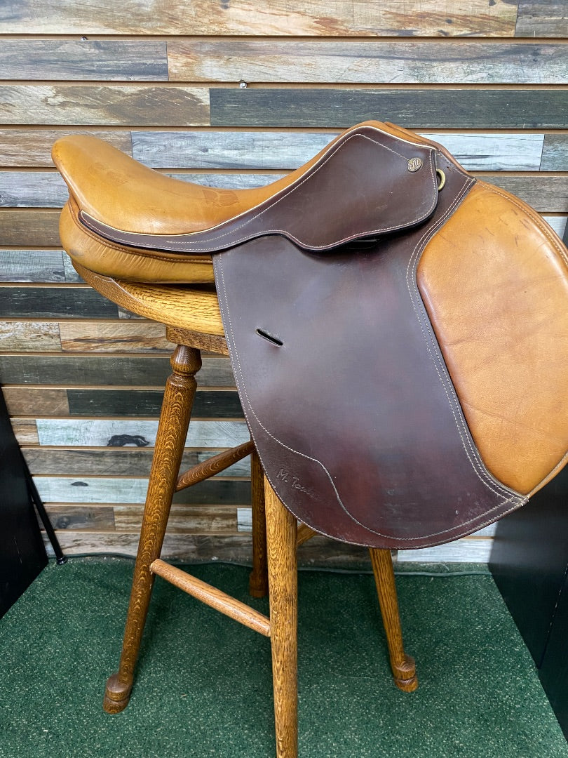 USED M. Toulouse Jump Saddle 17.5 Med Oil w/ Light Tan Accents