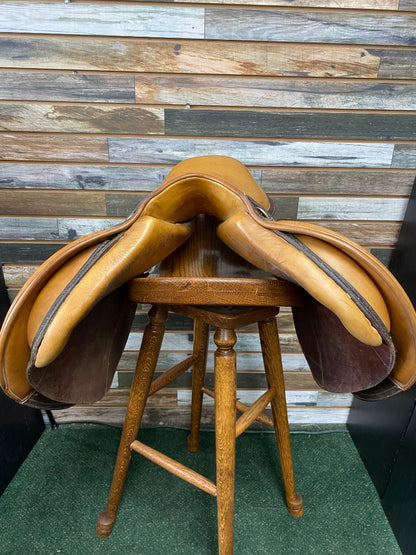 USED M. Toulouse Jump Saddle 17.5 Med Oil w/ Light Tan Accents