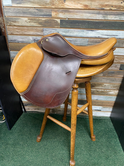 USED M. Toulouse Jump Saddle 17.5 Med Oil w/ Light Tan Accents