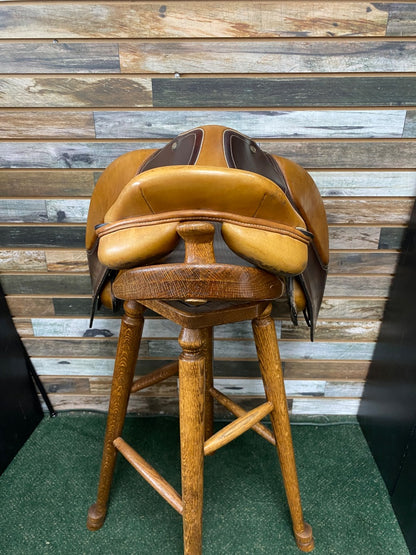 USED M. Toulouse Jump Saddle 17.5 Med Oil w/ Light Tan Accents