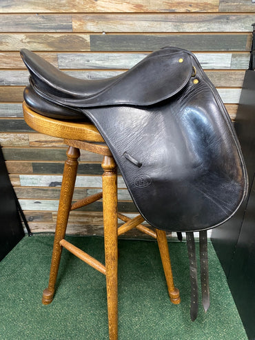 USED Schleese Dressage Saddle 17.5" Seat 6.5" Gullet Black