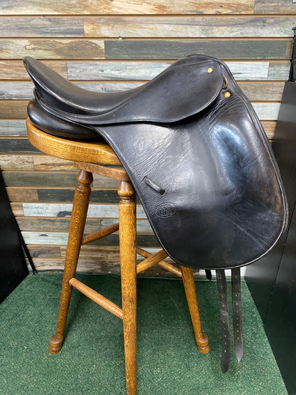 USED Schleese Dressage Saddle 17.5" Seat 6.5" Gullet Black