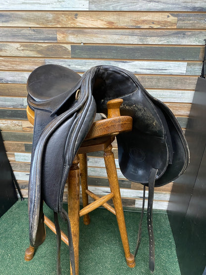 USED Schleese Dressage Saddle 17.5" Seat 6.5" Gullet Black