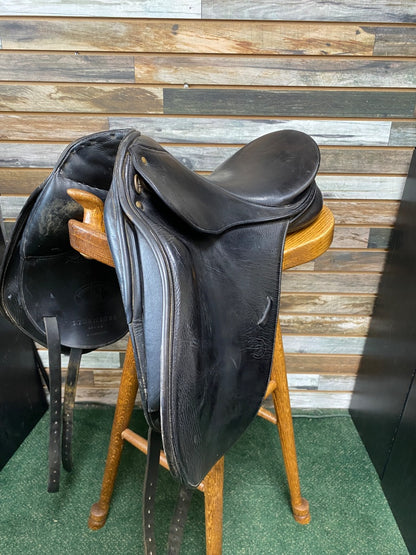 USED Schleese Dressage Saddle 17.5" Seat 6.5" Gullet Black