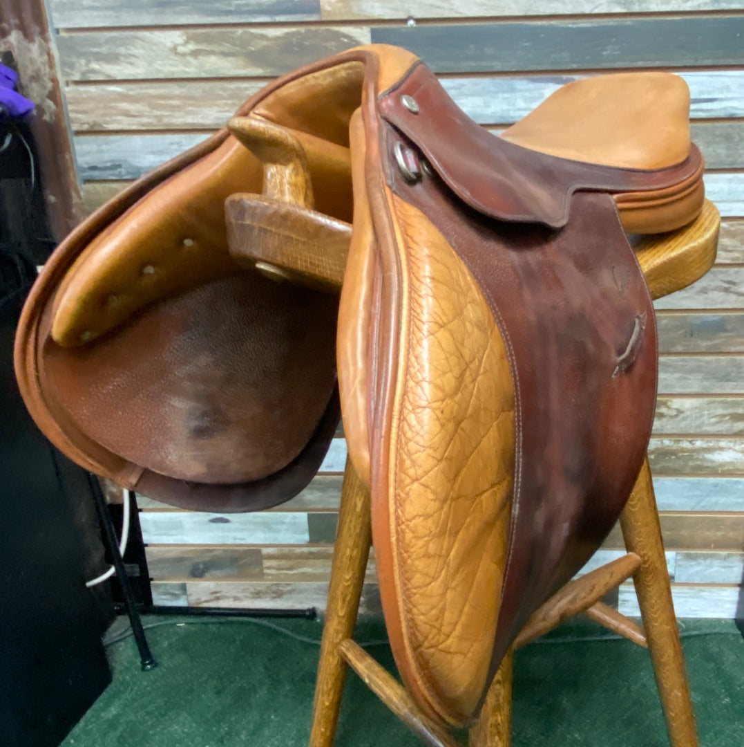 USED Pessoa Pessoa Jump Saddle 16" Two-Toned