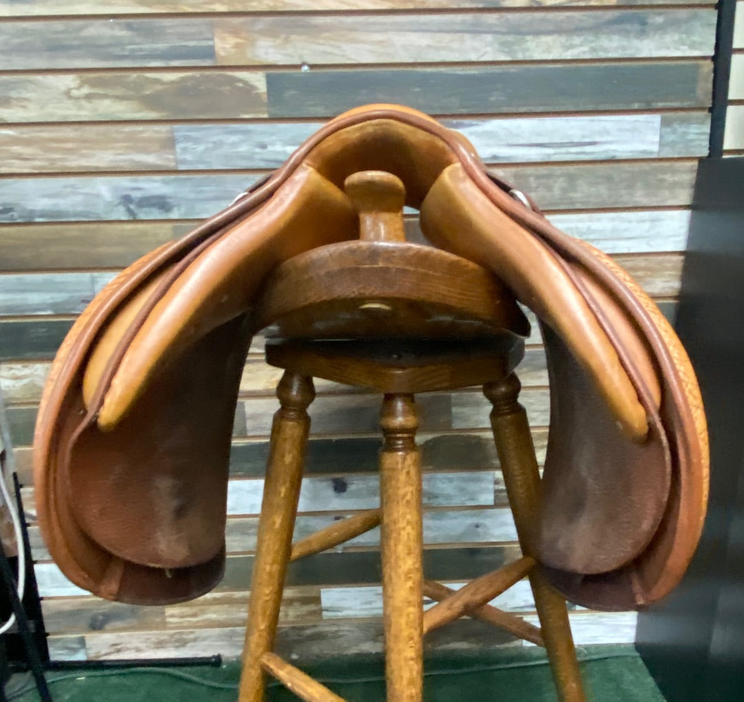 USED Pessoa Pessoa Jump Saddle 16" Two-Toned